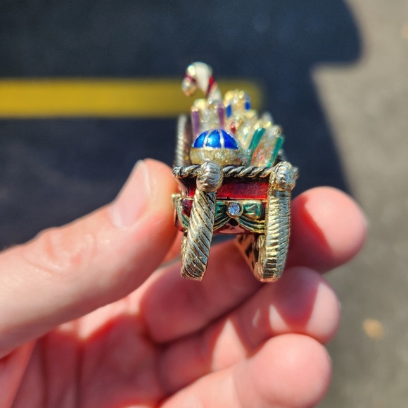 Vintage Monet Christmas Sleigh Trinket Box - Picture 3 of 12